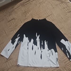 Black and White Women's Sweater Top